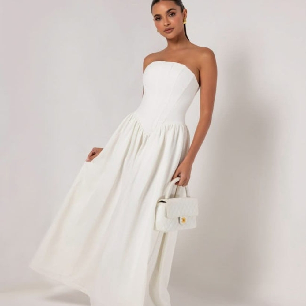 Elegant White Strapless Dress